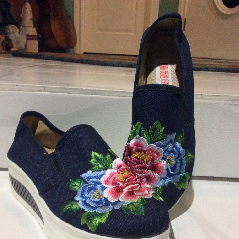 Embroidered Demi platform sneakers